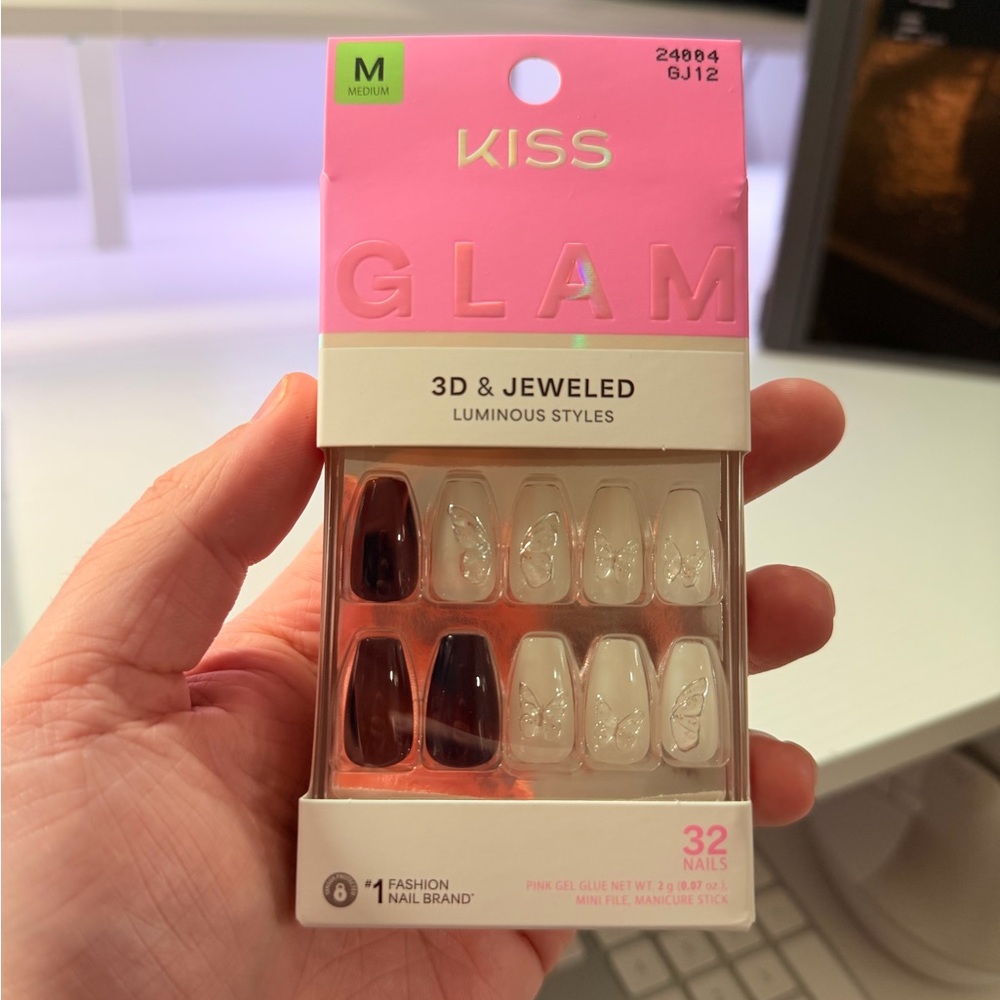 Kiss Glam 3D Jeweled Nails in Red and White